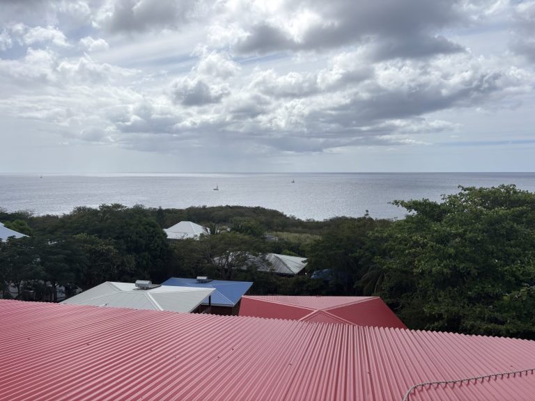 Grand logement vue à 180° sur la mer